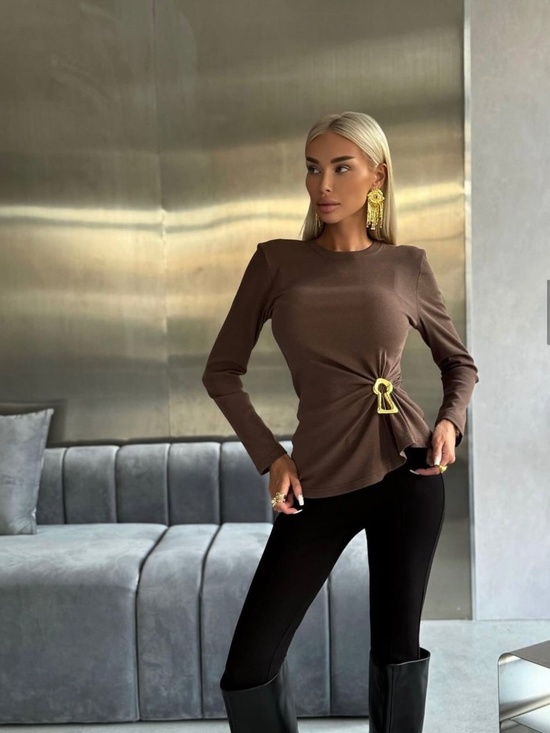 Schiaparelli Tops - Schiaparelli  elegant top with gold ddatals